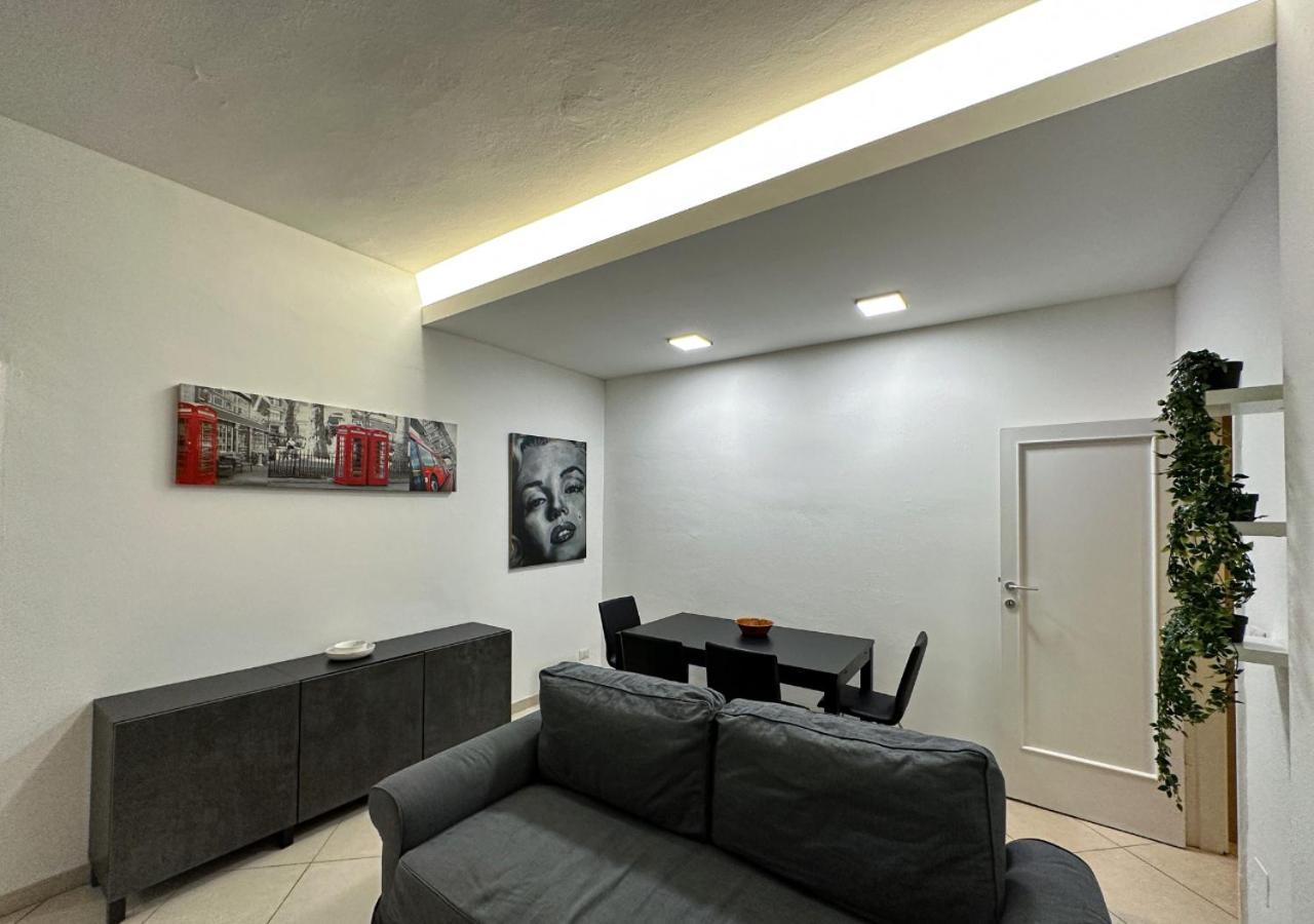 Modern Cenisio Apartment - Self Check-In & Parking Мілан Екстер'єр фото