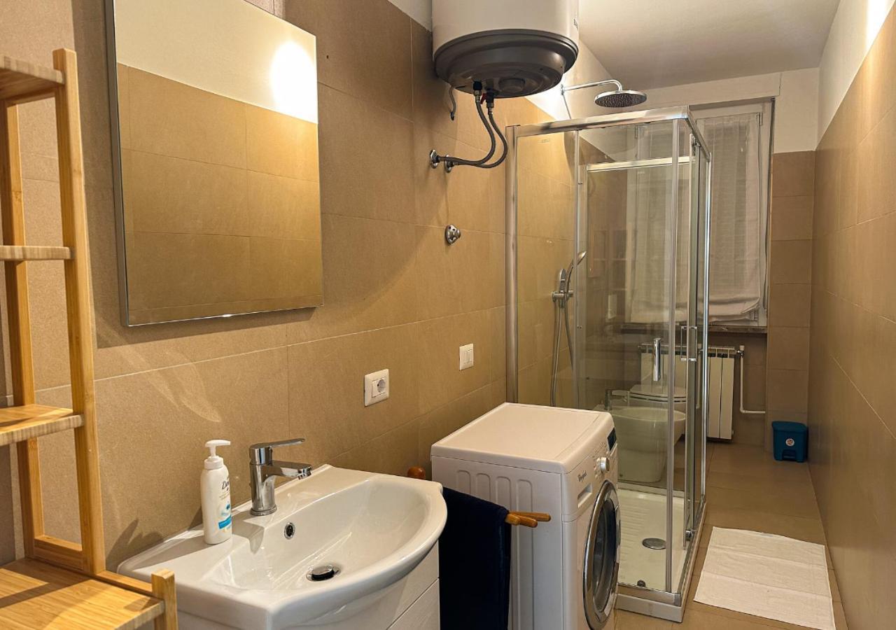 Modern Cenisio Apartment - Self Check-In & Parking Мілан Екстер'єр фото