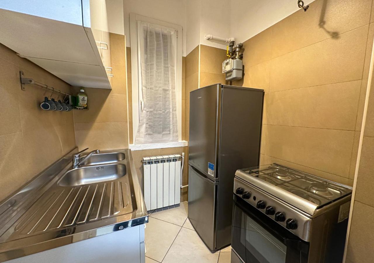 Modern Cenisio Apartment - Self Check-In & Parking Мілан Екстер'єр фото